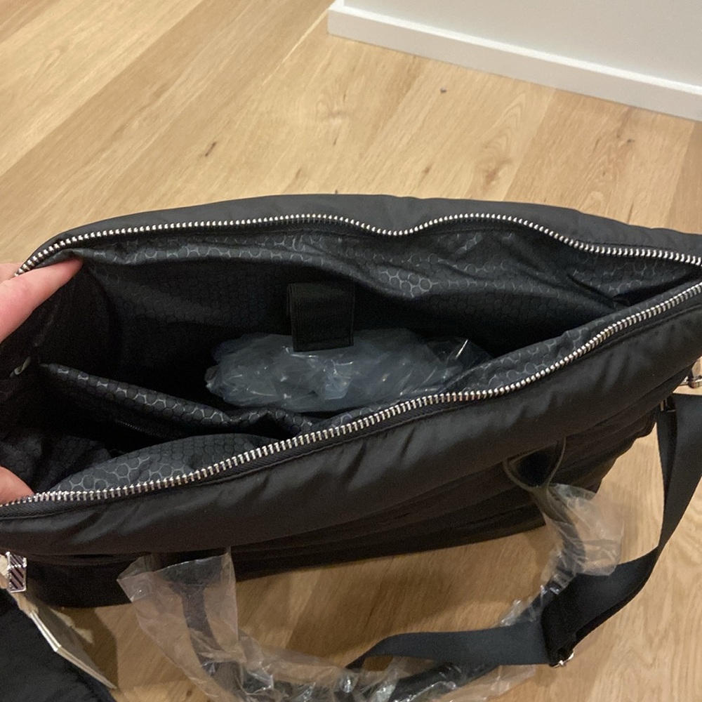 NWT - iPack Black Puffy Tote Bag - Picture 14 of 16